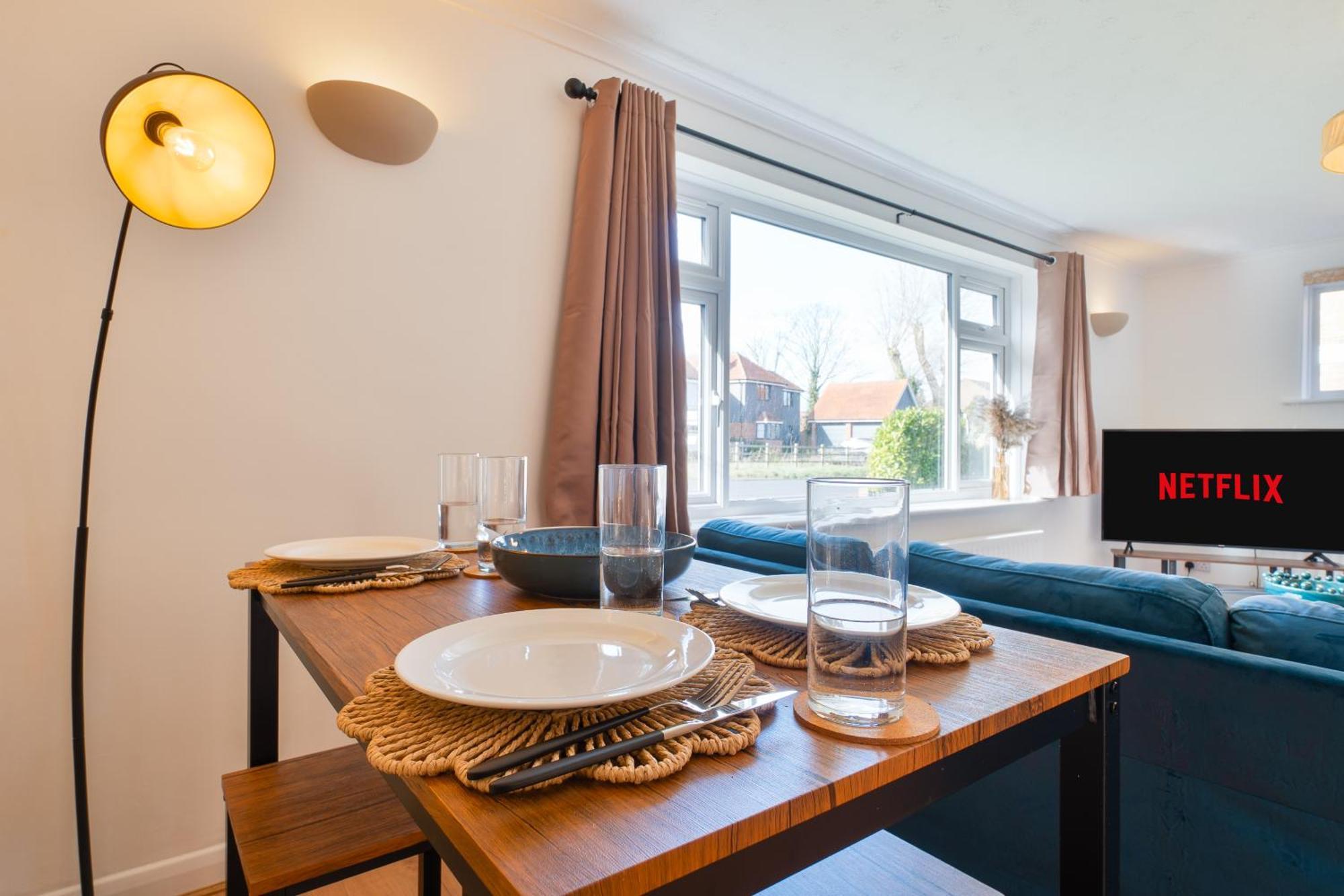 קנטרבורי Stylish 4 Bedroom Spacious Retreat With Parking - Sleeps 10 - Families & Contractors מראה חיצוני תמונה