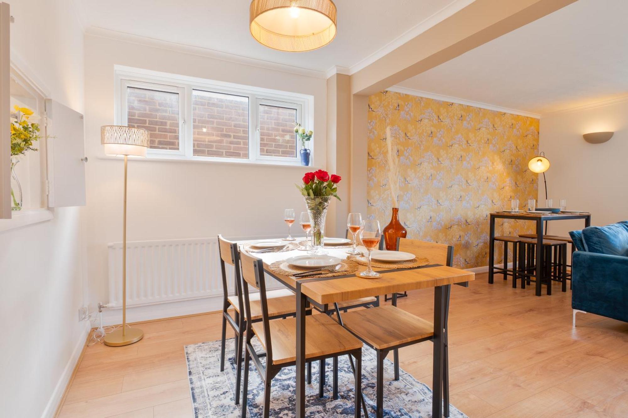 קנטרבורי Stylish 4 Bedroom Spacious Retreat With Parking - Sleeps 10 - Families & Contractors מראה חיצוני תמונה