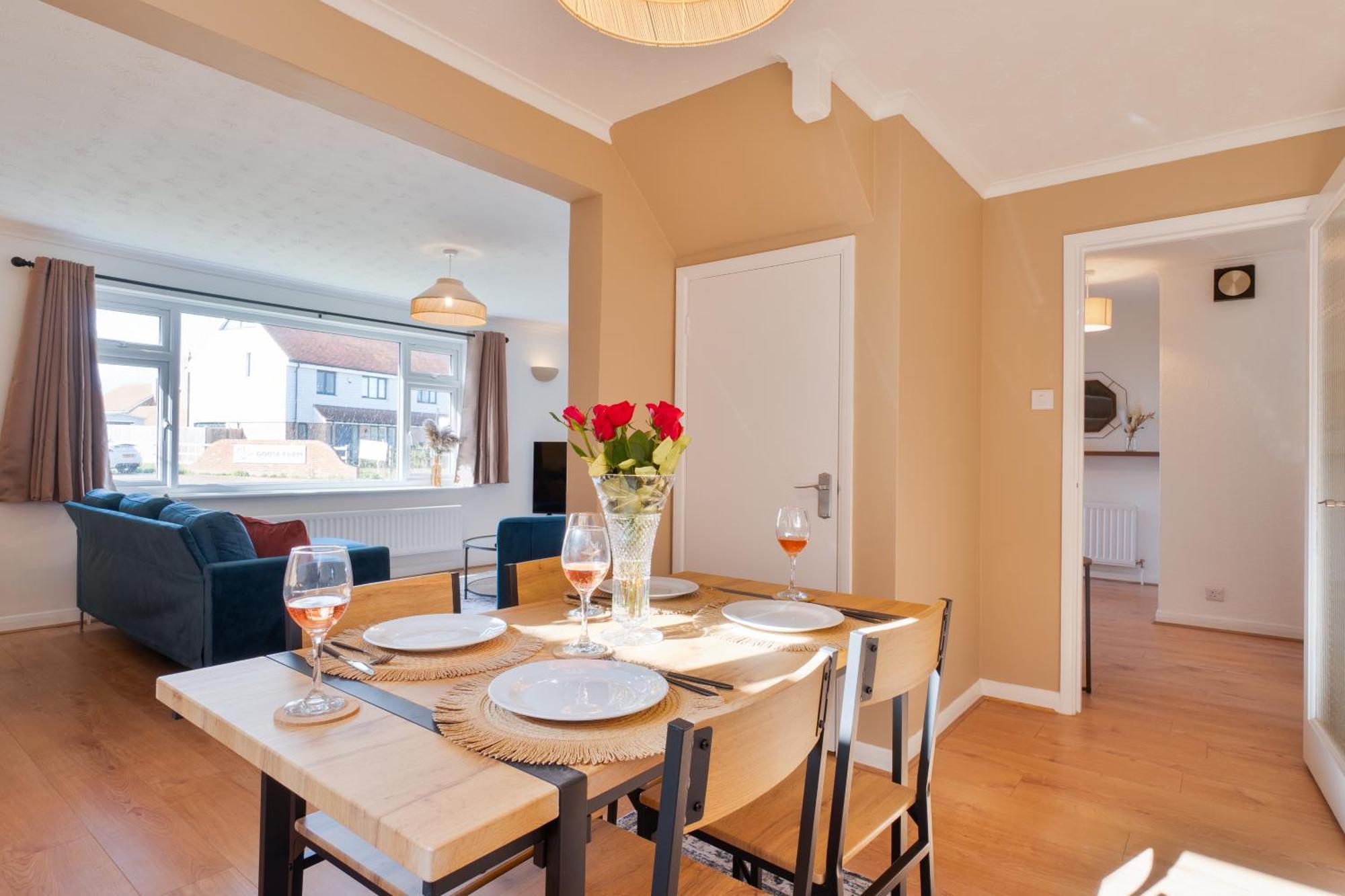 קנטרבורי Stylish 4 Bedroom Spacious Retreat With Parking - Sleeps 10 - Families & Contractors מראה חיצוני תמונה