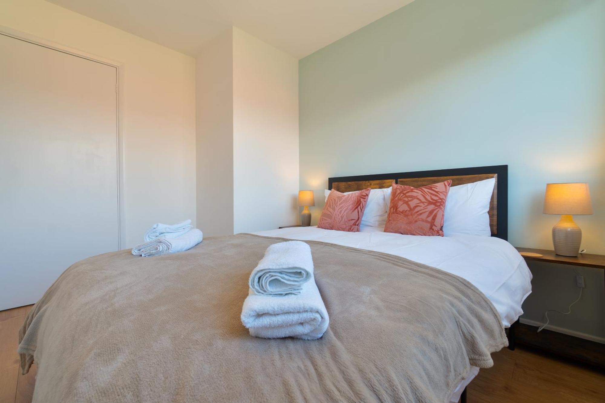 קנטרבורי Stylish 4 Bedroom Spacious Retreat With Parking - Sleeps 10 - Families & Contractors מראה חיצוני תמונה