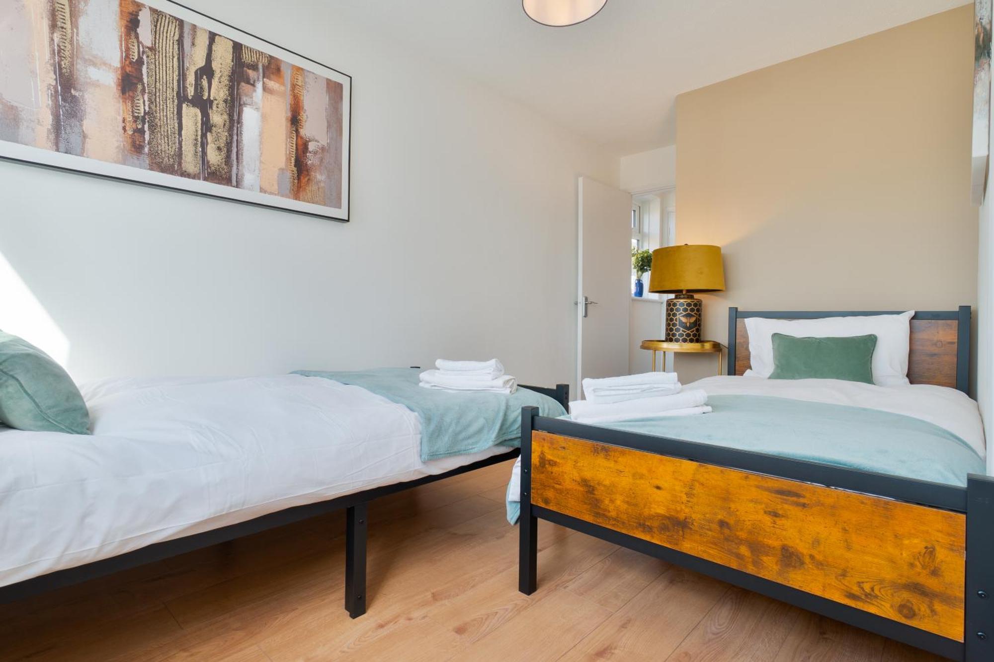 קנטרבורי Stylish 4 Bedroom Spacious Retreat With Parking - Sleeps 10 - Families & Contractors מראה חיצוני תמונה