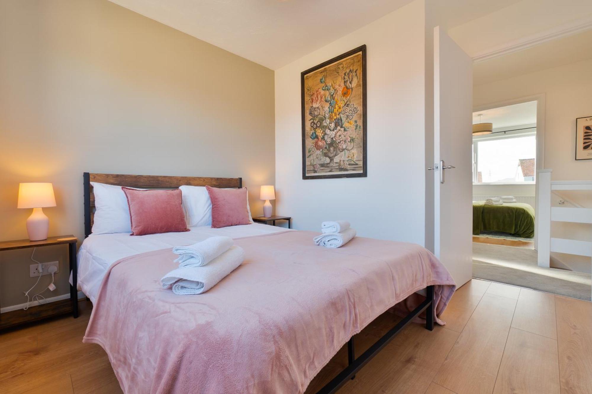 קנטרבורי Stylish 4 Bedroom Spacious Retreat With Parking - Sleeps 10 - Families & Contractors מראה חיצוני תמונה